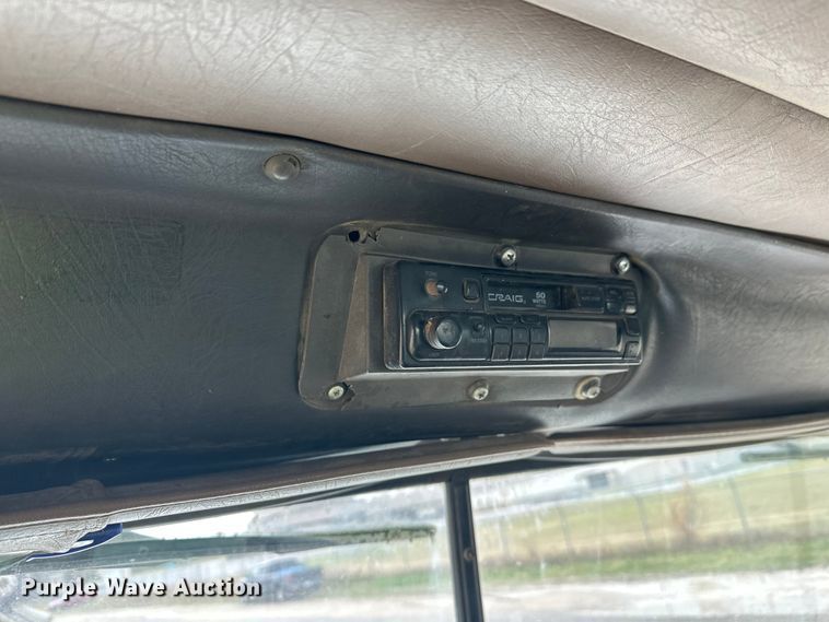 image for item DW4334 1993 International 9300 tank truck