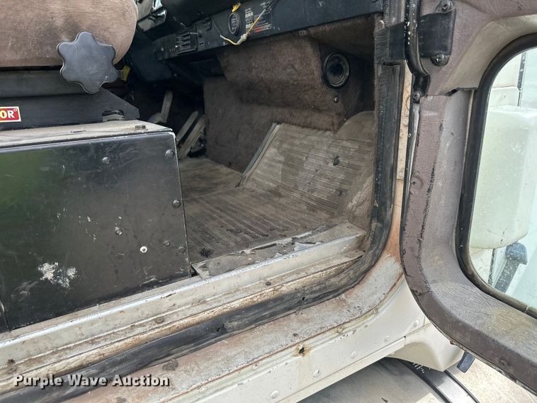 image for item DW4334 1993 International 9300 tank truck