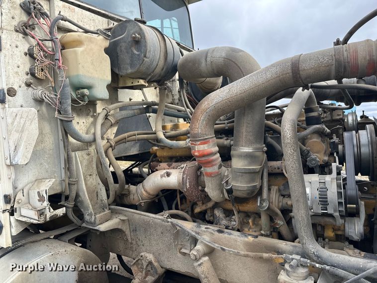 image for item DW4334 1993 International 9300 tank truck