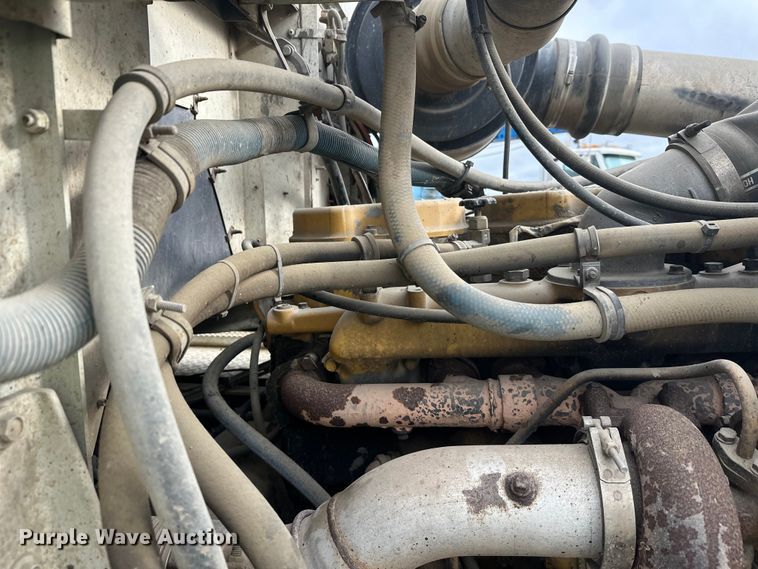 image for item DW4334 1993 International 9300 tank truck