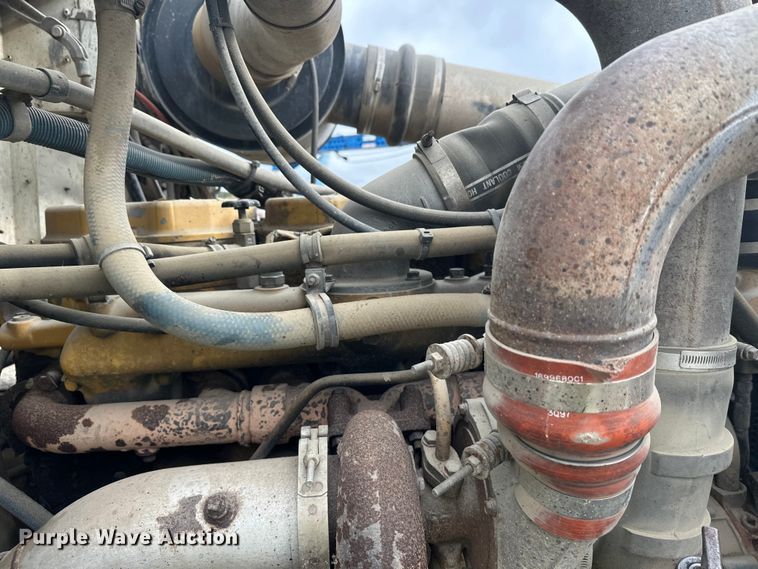 image for item DW4334 1993 International 9300 tank truck