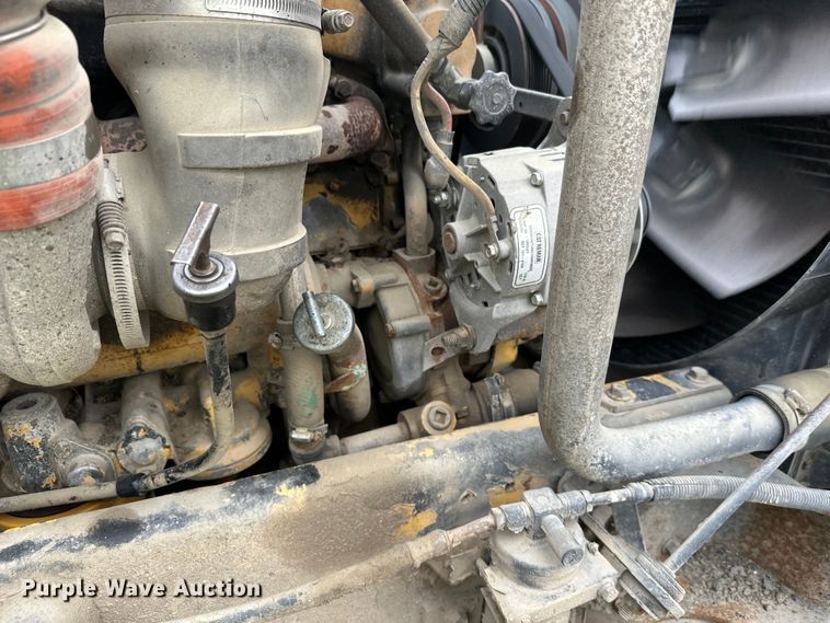 image for item DW4334 1993 International 9300 tank truck