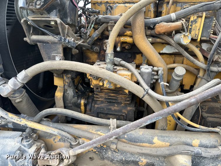 image for item DW4334 1993 International 9300 tank truck