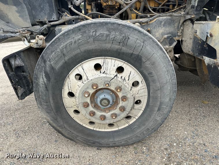 image for item DW4334 1993 International 9300 tank truck