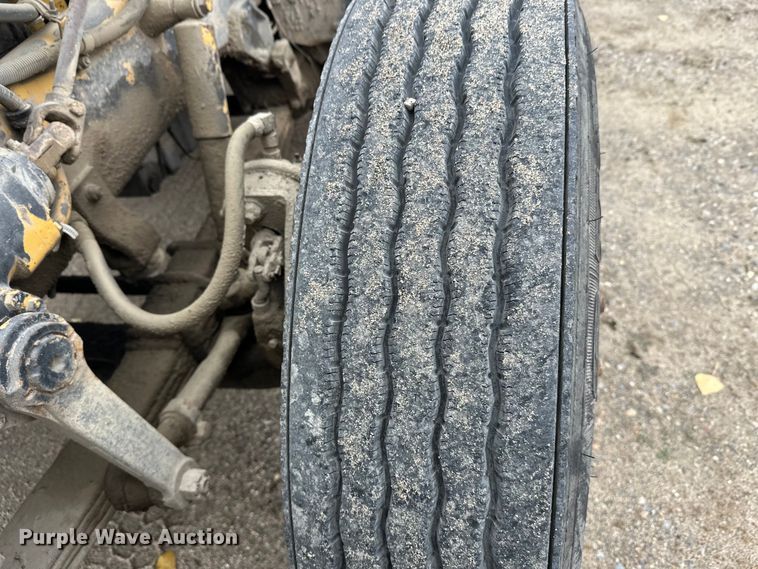 image for item DW4334 1993 International 9300 tank truck