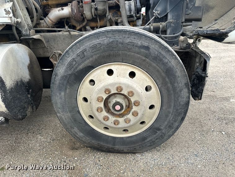 image for item DW4334 1993 International 9300 tank truck