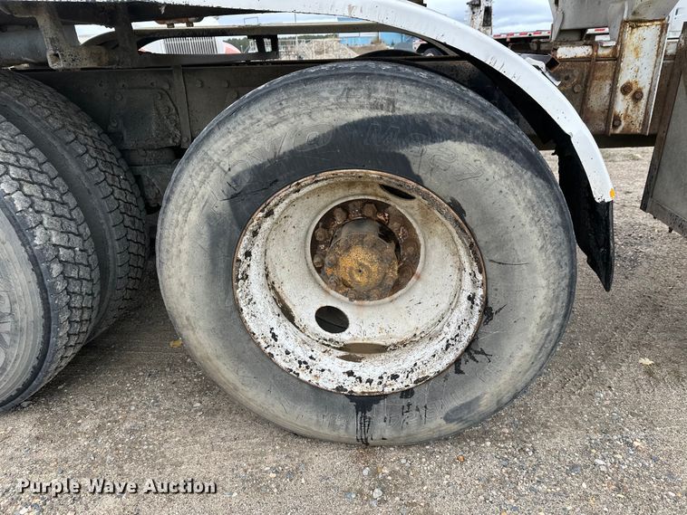 image for item DW4334 1993 International 9300 tank truck