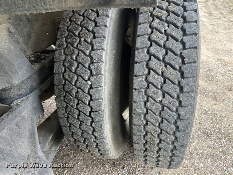 image for item DW4334 1993 International 9300 tank truck