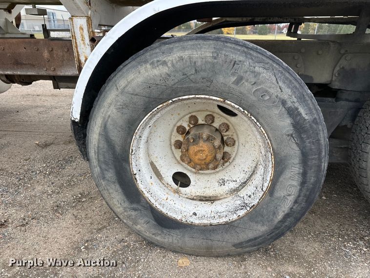 image for item DW4334 1993 International 9300 tank truck