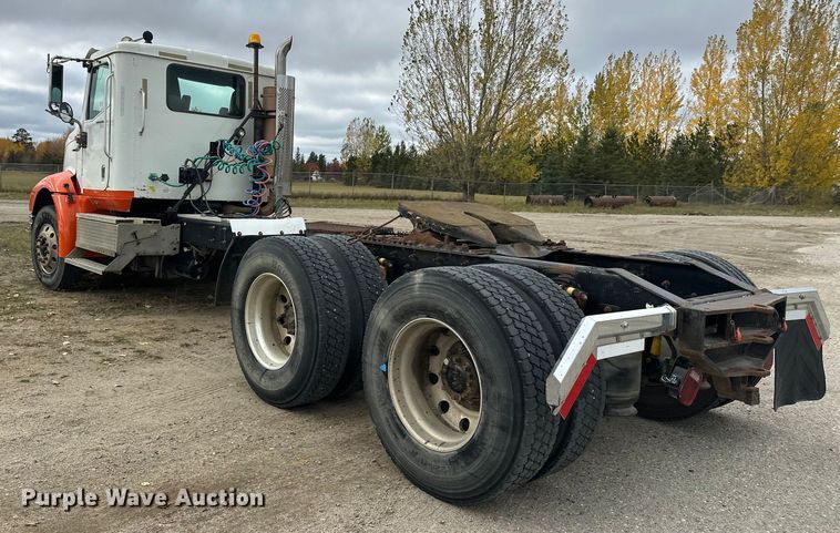 image for item DW4335 2007 International 9200i semi truck