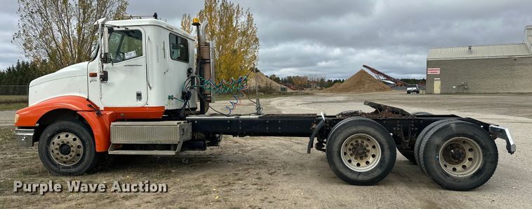 image for item DW4335 2007 International 9200i semi truck