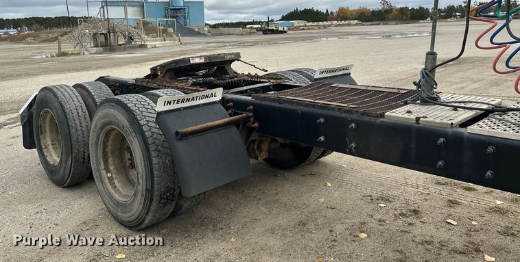image for item DW4335 2007 International 9200i semi truck