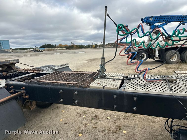 image for item DW4335 2007 International 9200i semi truck