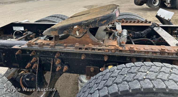 image for item DW4335 2007 International 9200i semi truck