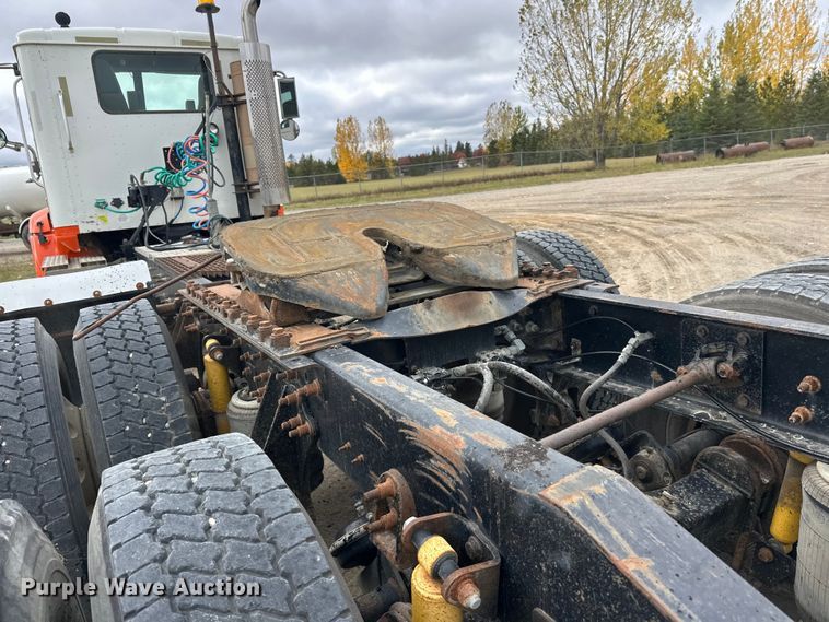 image for item DW4335 2007 International 9200i semi truck