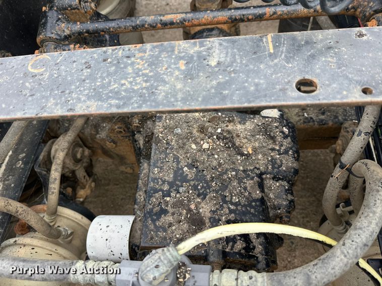 image for item DW4335 2007 International 9200i semi truck