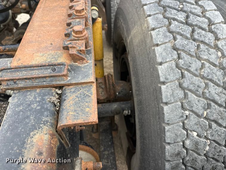 image for item DW4335 2007 International 9200i semi truck