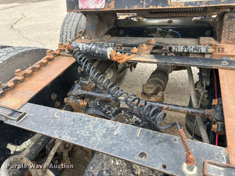 image for item DW4335 2007 International 9200i semi truck