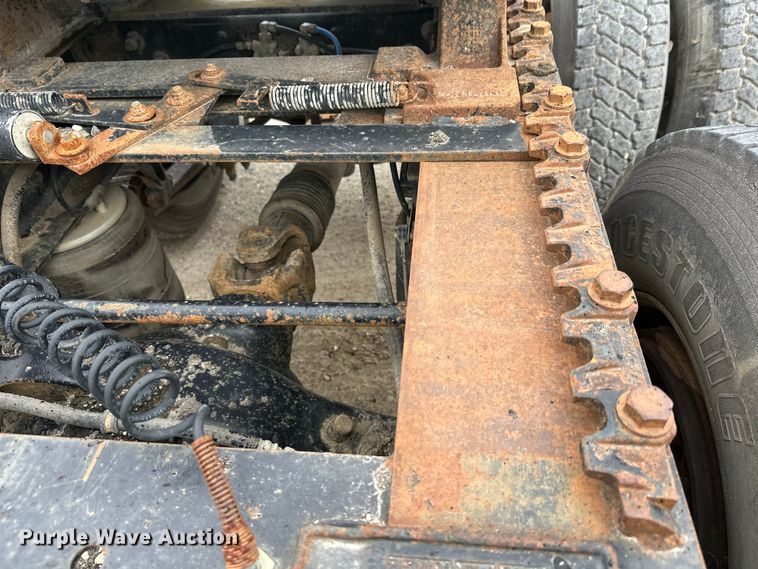 image for item DW4335 2007 International 9200i semi truck