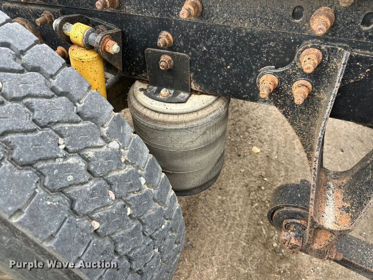 image for item DW4335 2007 International 9200i semi truck