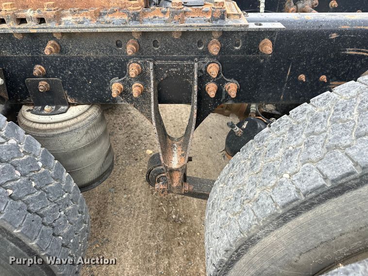 image for item DW4335 2007 International 9200i semi truck