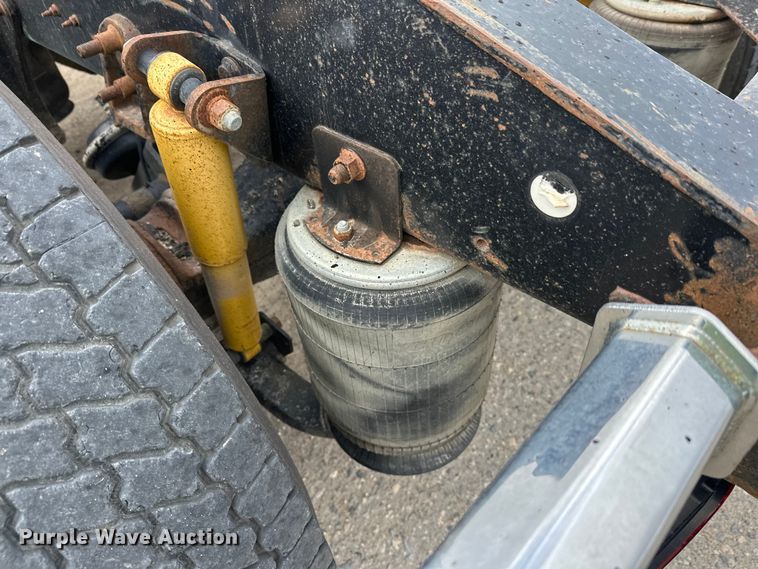 image for item DW4335 2007 International 9200i semi truck