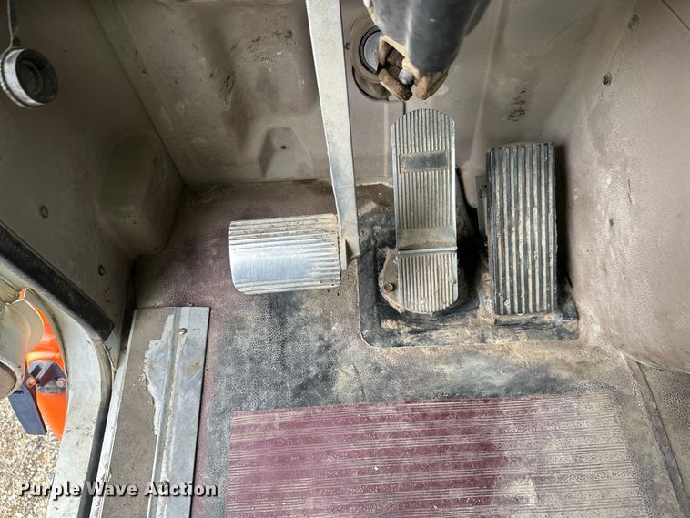 image for item DW4335 2007 International 9200i semi truck