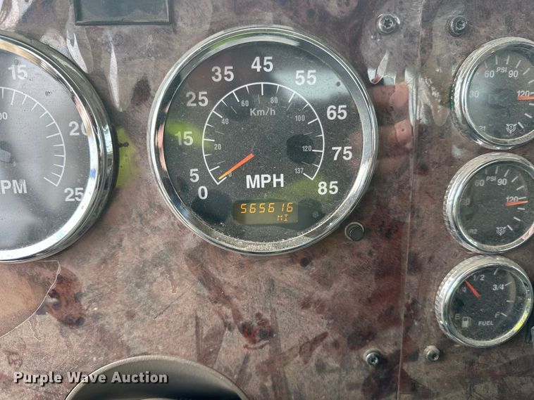 image for item DW4335 2007 International 9200i semi truck