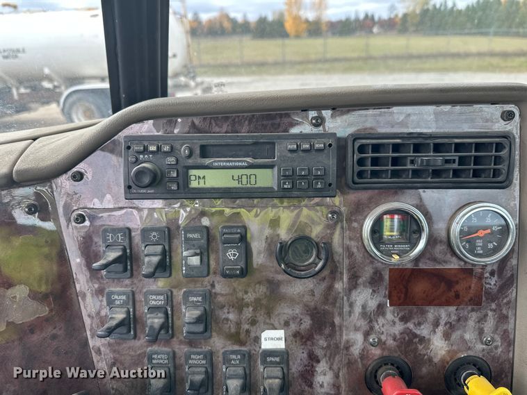 image for item DW4335 2007 International 9200i semi truck