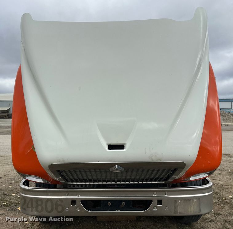 image for item DW4335 2007 International 9200i semi truck