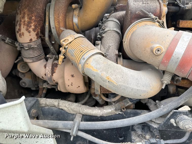 image for item DW4335 2007 International 9200i semi truck