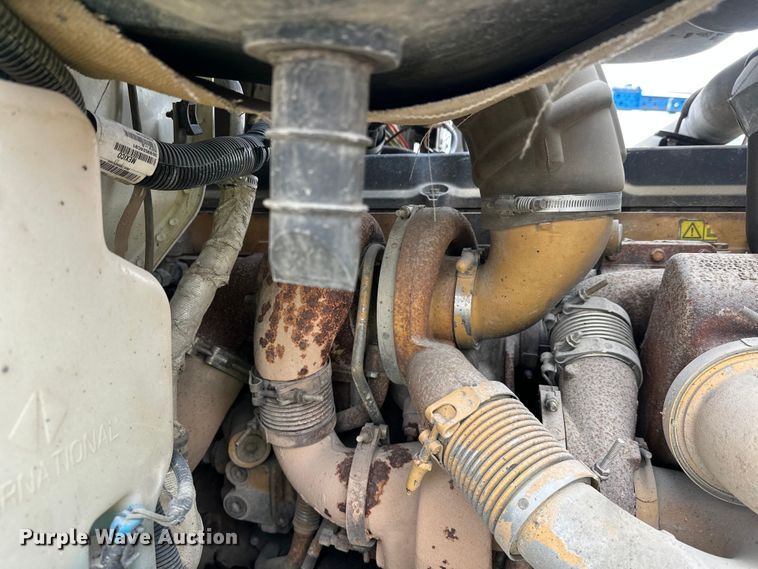 image for item DW4335 2007 International 9200i semi truck