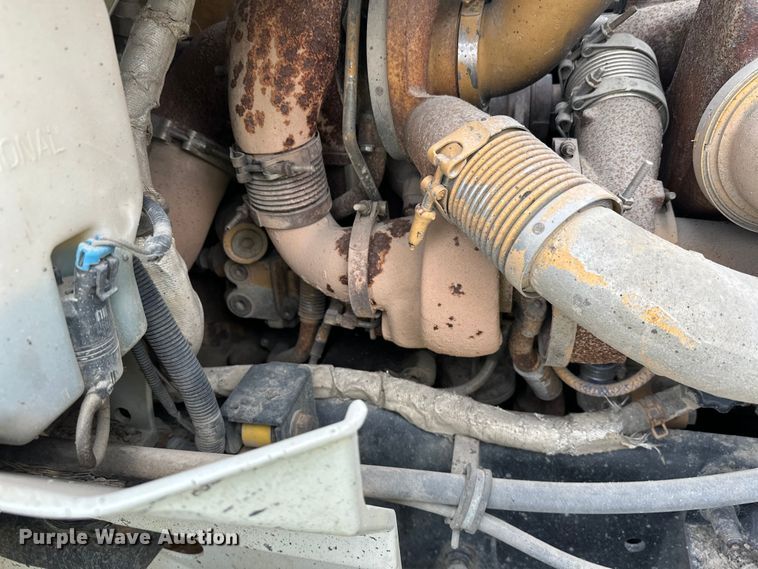 image for item DW4335 2007 International 9200i semi truck