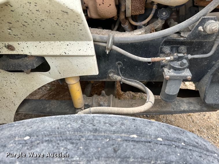 image for item DW4335 2007 International 9200i semi truck