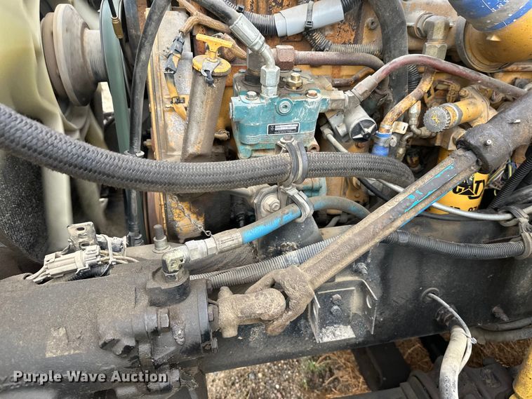 image for item DW4335 2007 International 9200i semi truck