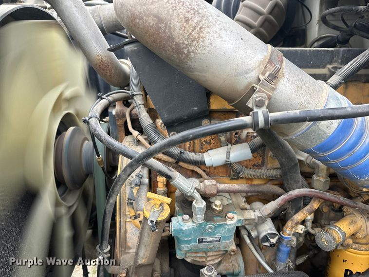 image for item DW4335 2007 International 9200i semi truck