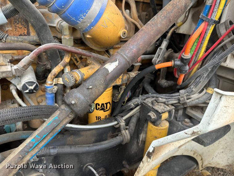 image for item DW4335 2007 International 9200i semi truck