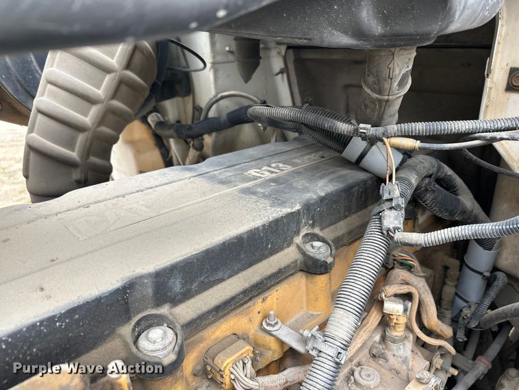 image for item DW4335 2007 International 9200i semi truck