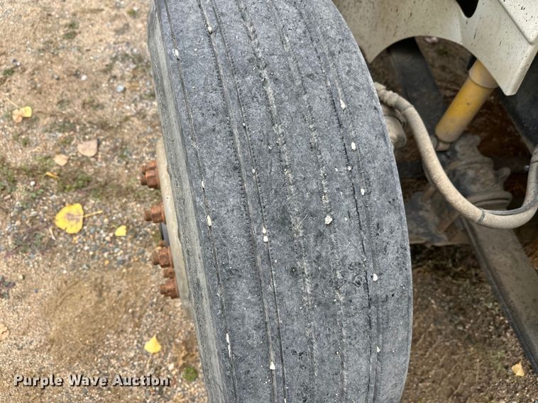 image for item DW4335 2007 International 9200i semi truck