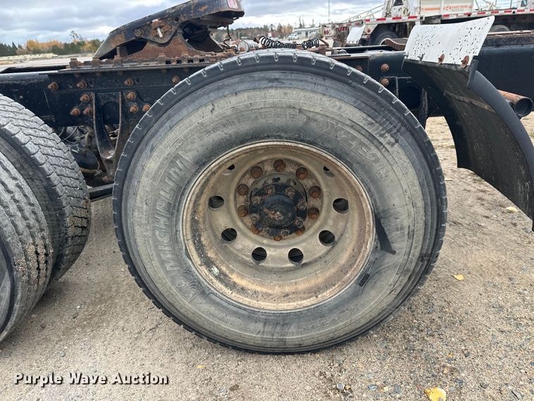 image for item DW4335 2007 International 9200i semi truck