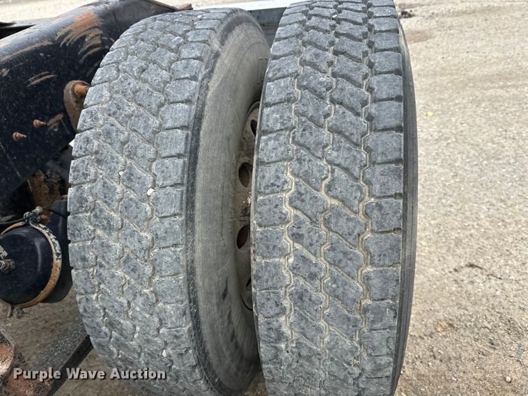 image for item DW4335 2007 International 9200i semi truck