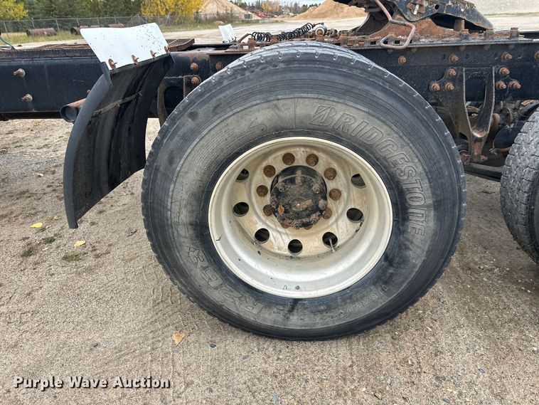 image for item DW4335 2007 International 9200i semi truck