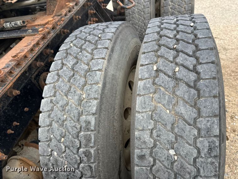 image for item DW4335 2007 International 9200i semi truck