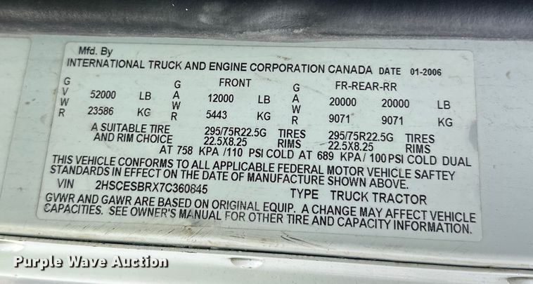 image for item DW4335 2007 International 9200i semi truck