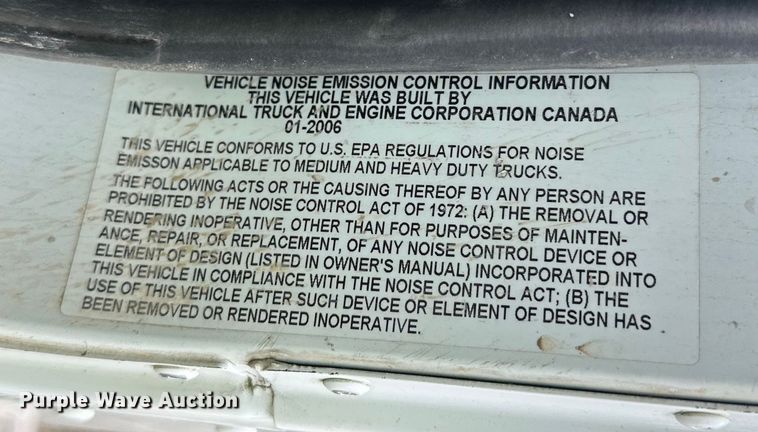 image for item DW4335 2007 International 9200i semi truck