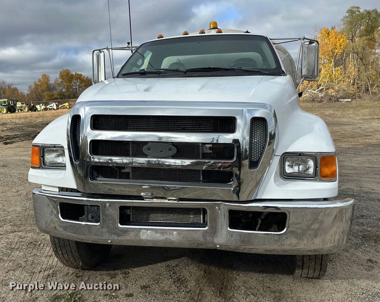 image for item DW4336 2009 Ford F750 Super Duty oil distributor truck