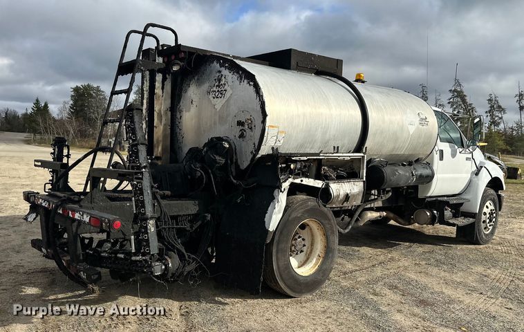 image for item DW4336 2009 Ford F750 Super Duty oil distributor truck