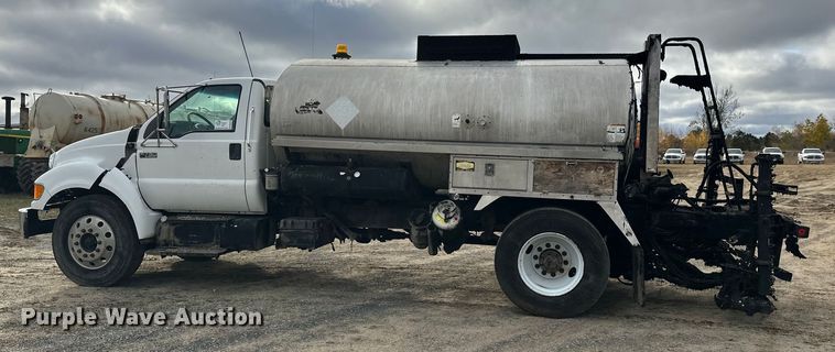 image for item DW4336 2009 Ford F750 Super Duty oil distributor truck