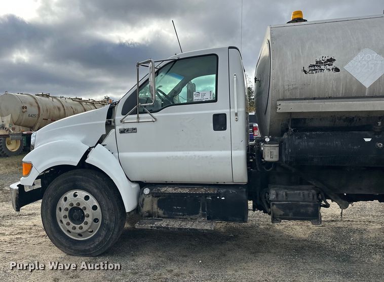 image for item DW4336 2009 Ford F750 Super Duty oil distributor truck