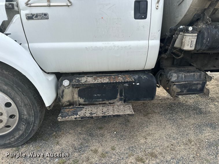 image for item DW4336 2009 Ford F750 Super Duty oil distributor truck